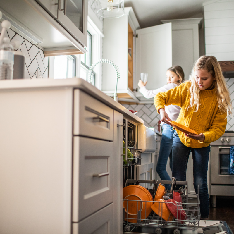 kids doing dishes