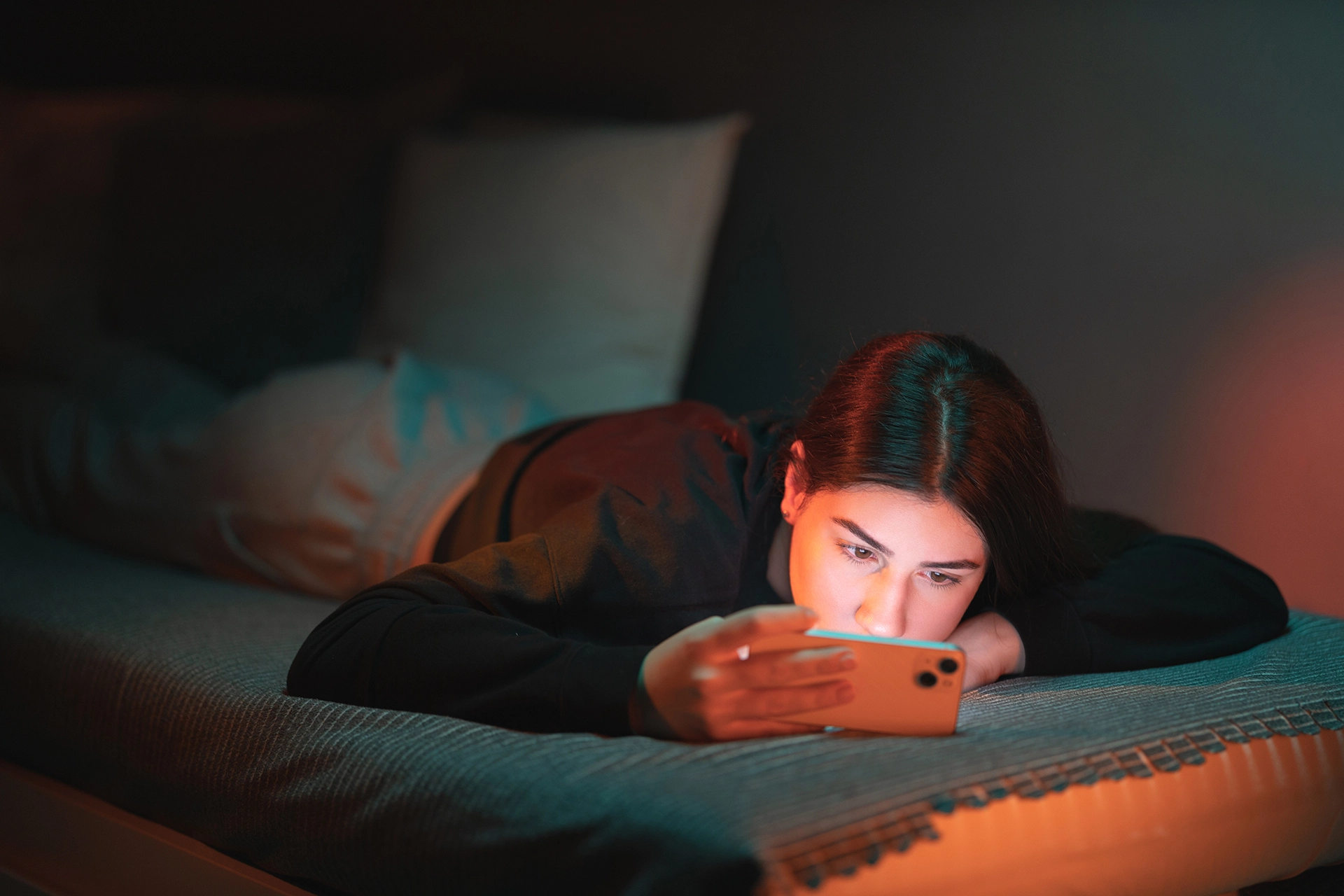 Endless Scroll Apps Linked to Attention and Mood Issues in Youth